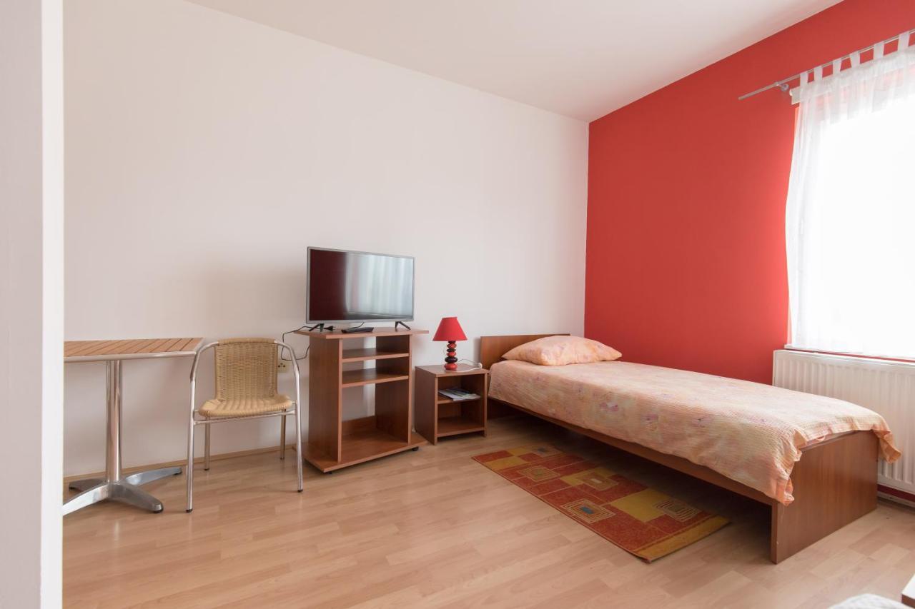 Guesthouse Capistro Bilje Dış mekan fotoğraf