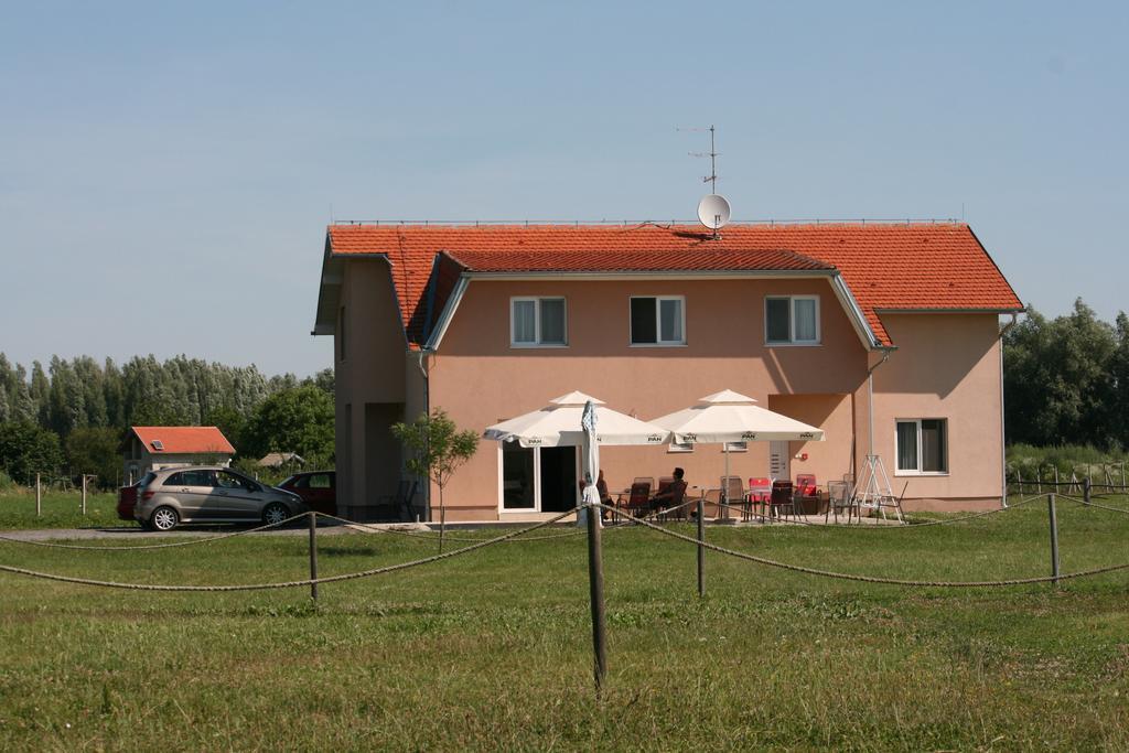 Guesthouse Capistro Bilje Dış mekan fotoğraf