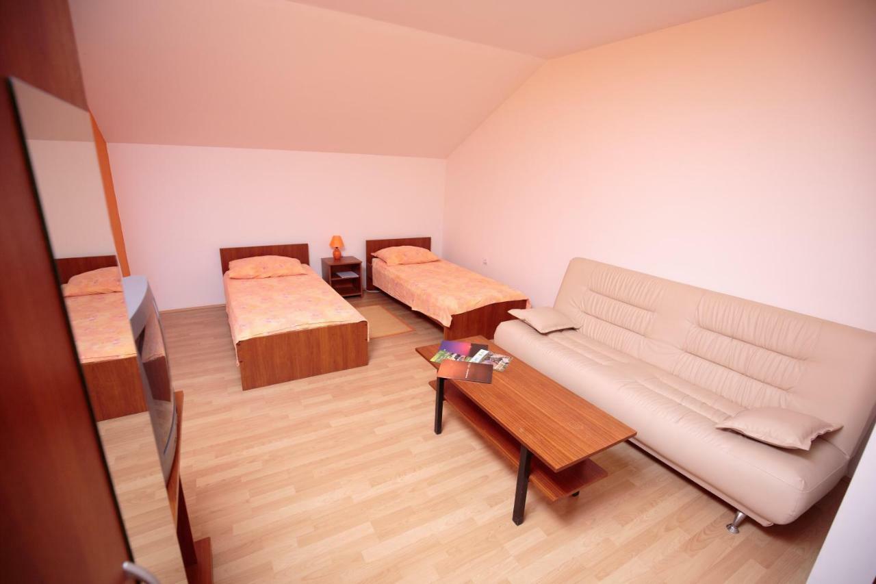 Guesthouse Capistro Bilje Dış mekan fotoğraf